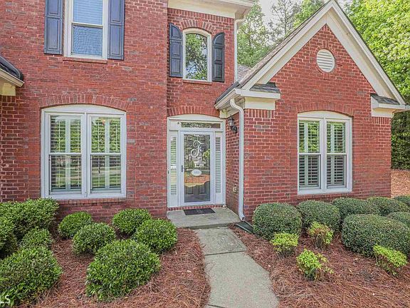 5th image of 150 Woodmere Ln