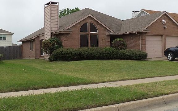 3rd image of 213 Creekwood Ln