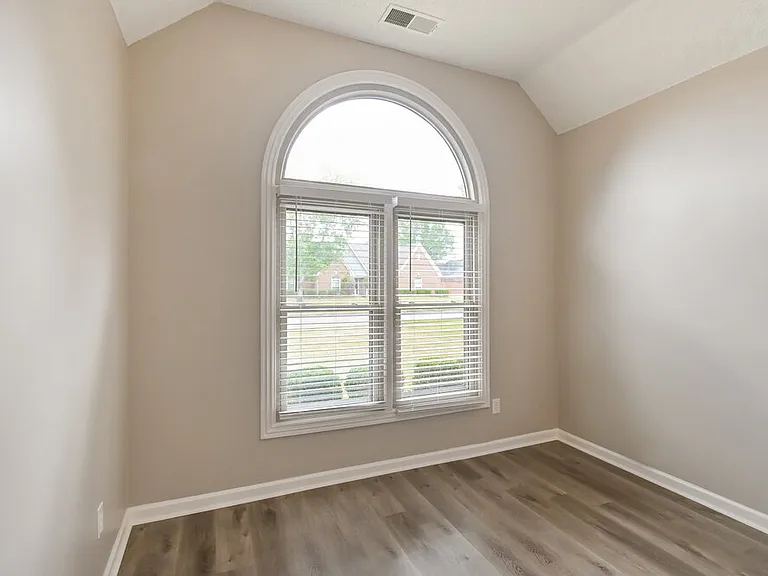4463 Whispering Bend Dr — Photo 14