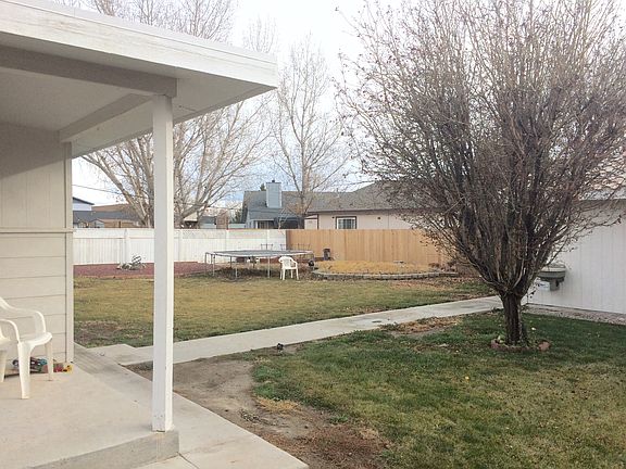 4th image of 471 Meadow Glen Dr
