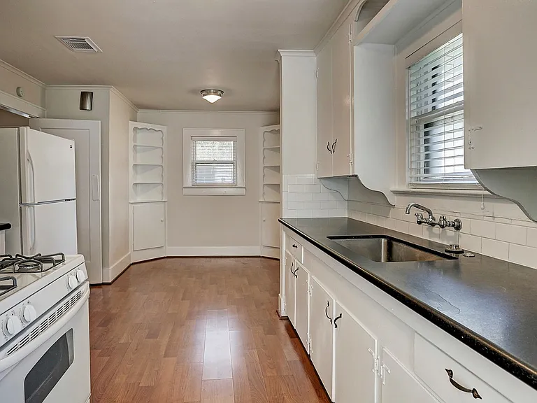 1926 W McKinney St — Photo 1