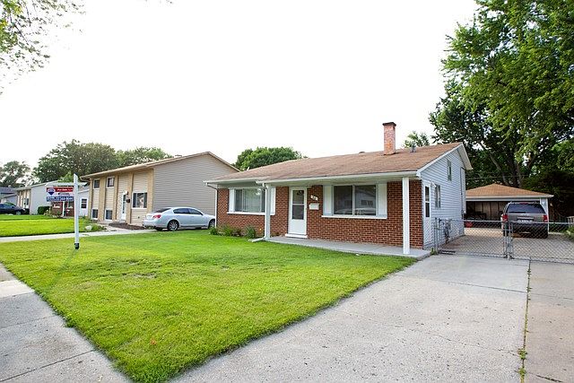 1st image of 86 E Wrightwood Ave