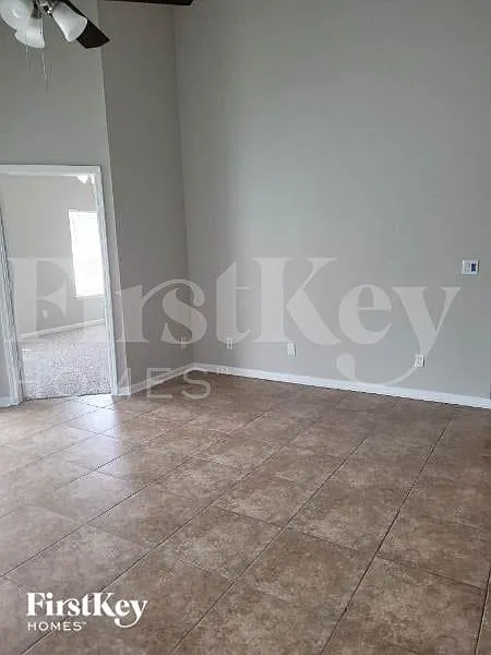 4 bed, 2.0 bath, 1673 sqft, $2,285 — Photo 2