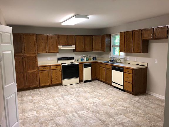 5th image of 175 Lutherie Ln