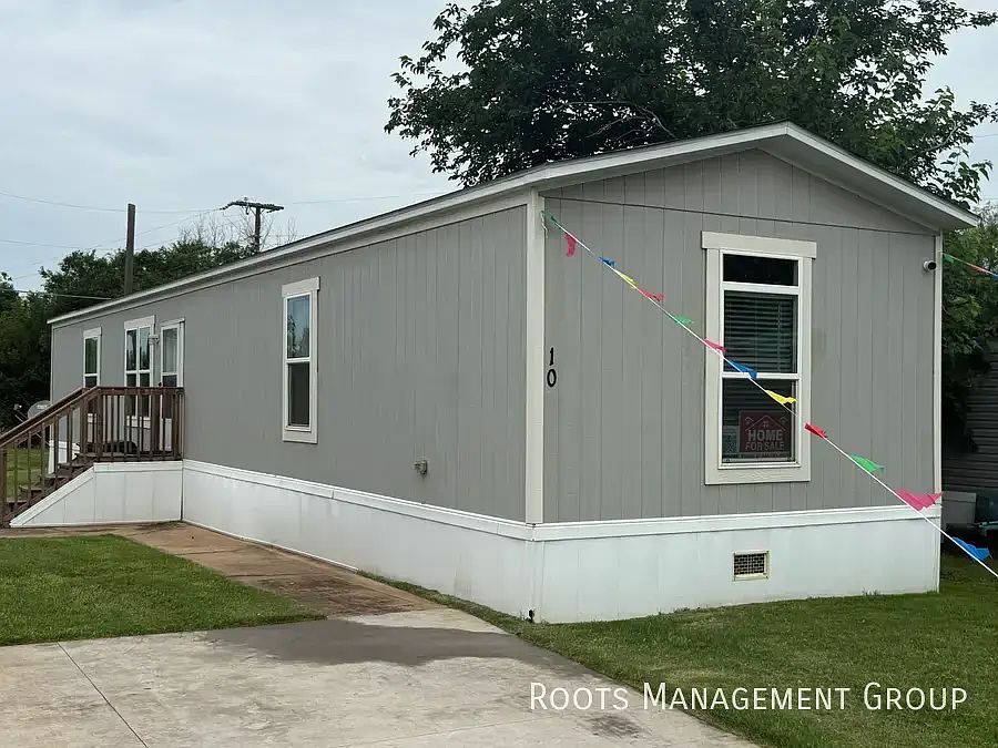 1st image of 10 Chestnut Cir #10CN