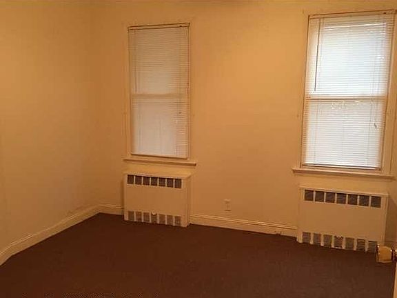 4th image of 253 Brighton St