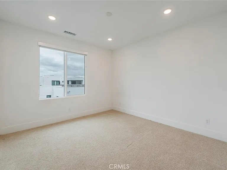 16285 Veterans Way — Photo 26