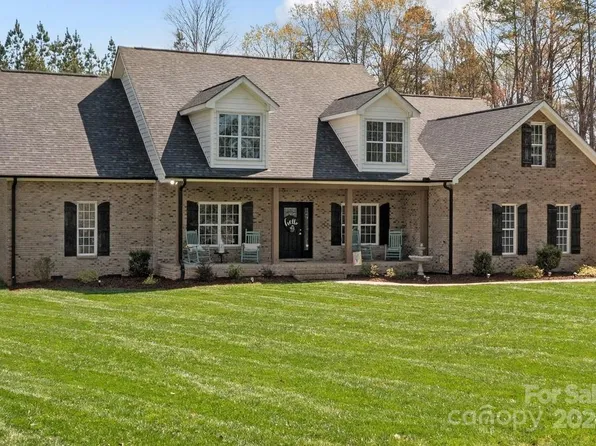 165 Riverwalk Dr, Salisbury, NC 28146