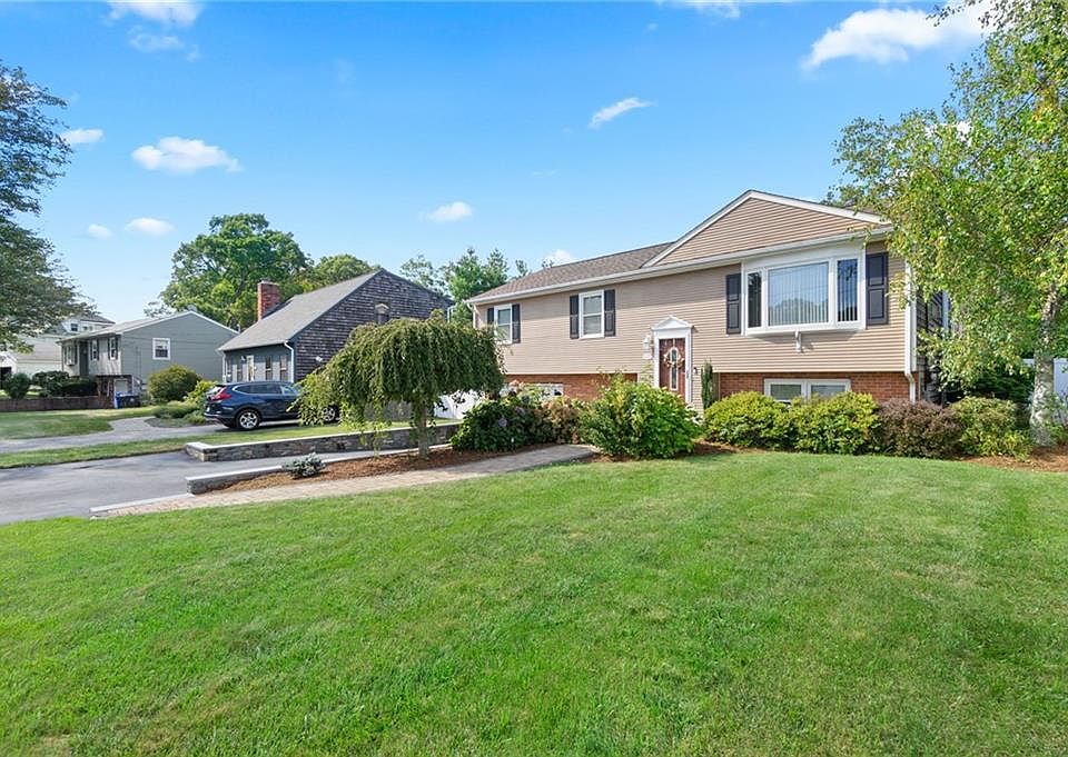 716 Roger Williams Ave, Rumford, RI 02916 Zillow