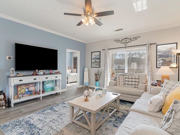 4th image of 224 Castle Dr. #1402