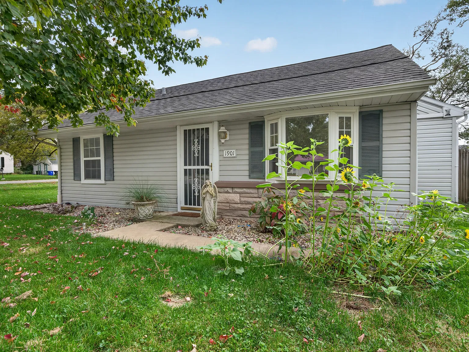 4 bed, 1312 sqft, $1,600 — Photo 1