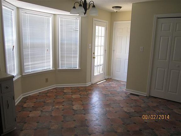 3rd image of 543 Brentwood Cir
