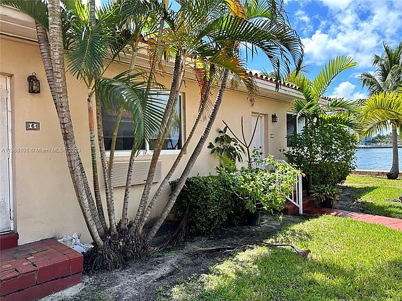 2nd image of 2160 Bay Dr APT 1-5