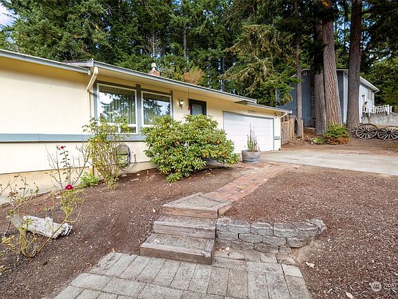 3rd image of 2377 Red Spruce Drive SE