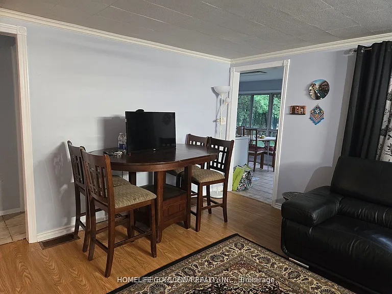 15 Poplar Cres — Photo 6