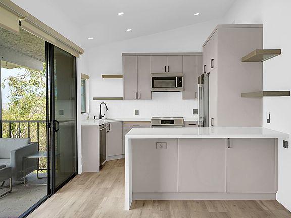 3rd image of 6809 Seawatch Ln