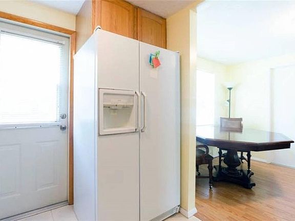 4th image of 2905 Nutwood St