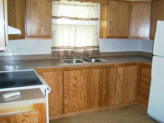 3rd image of 288 Fairview St