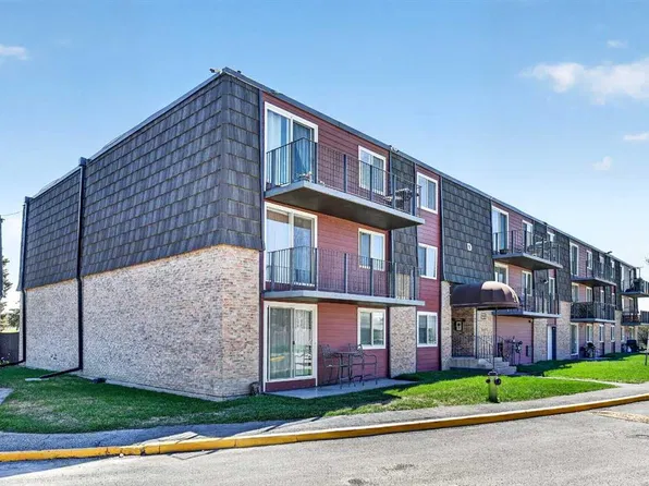 80 W Galbraith Dr SW #11D, Calgary, AB T3E 3H2
