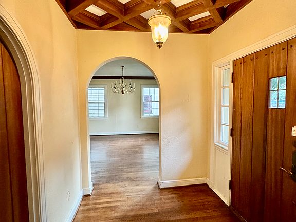 2nd image of 3209 Mockingbird Ln