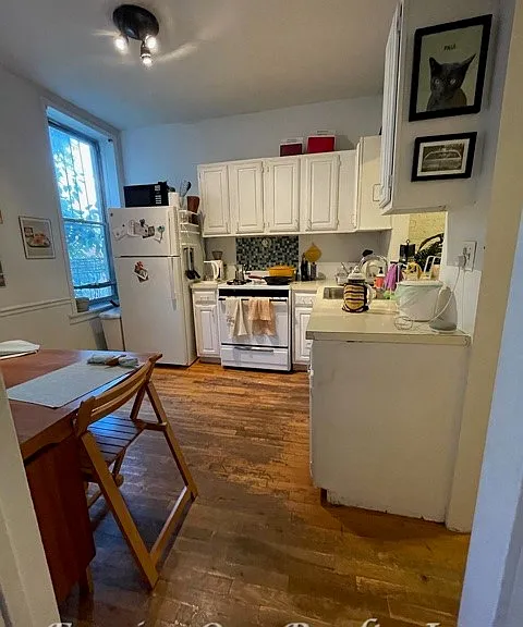 261 S 3rd St #2 — Photo 3