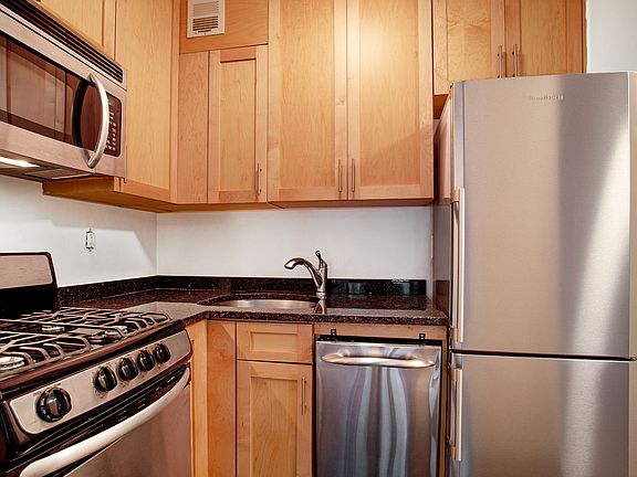 5th image of 236 E 36th St APT 5B