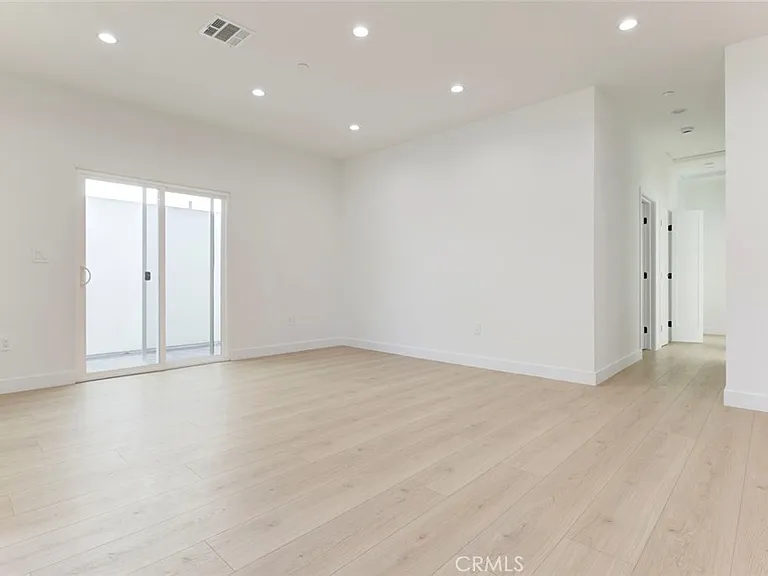 2242 N Keystone St — Photo 7