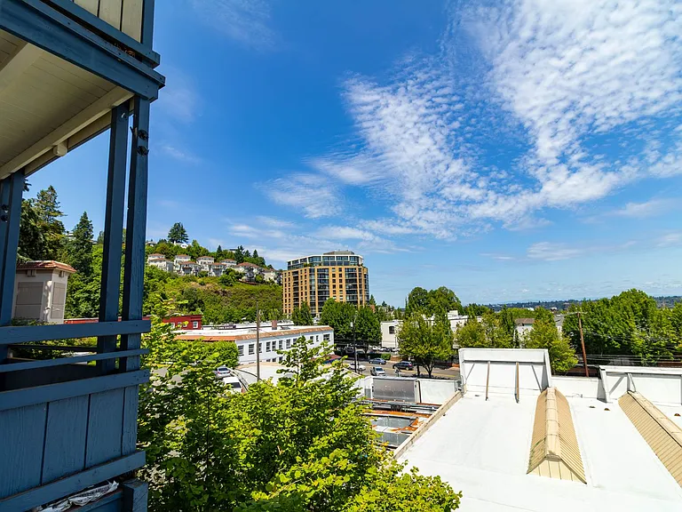 1 Bedroom with den close to SW! Walking distance to Providence Park! — Photo 41