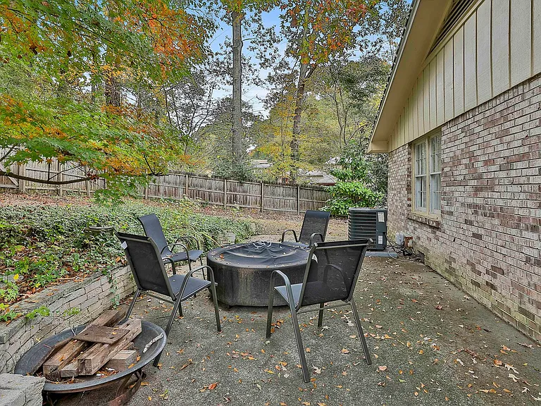 104 Laurel Ct — Photo 19