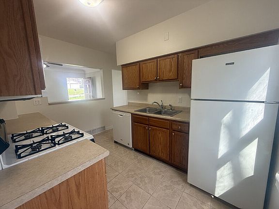 5th image of 2727 E Douglas Ave