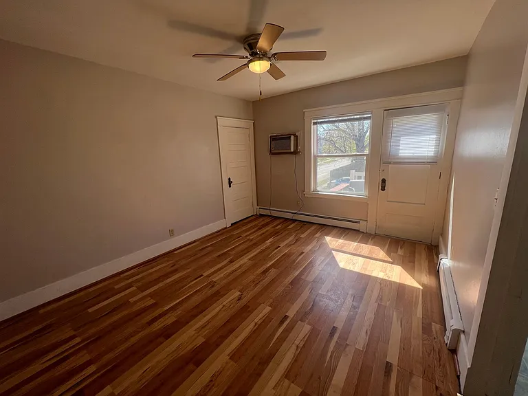 927 S Spring Ave #4 — Photo 1