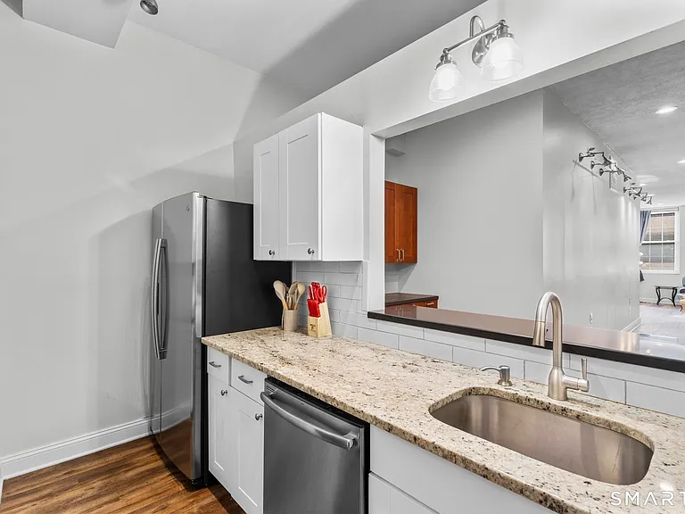 196 Crown St #209 — Photo 4