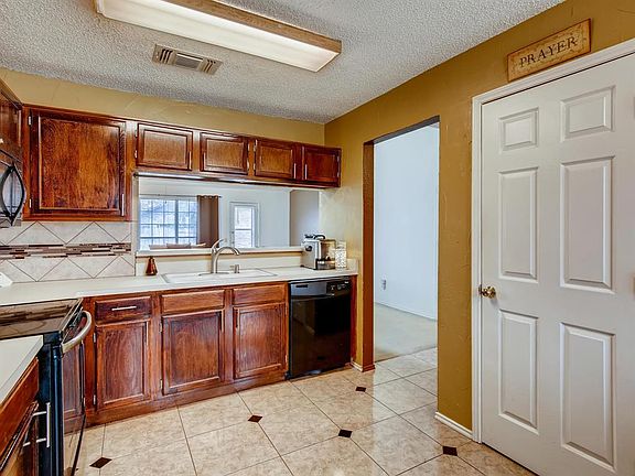 4th image of 2720 Creekwood Ln