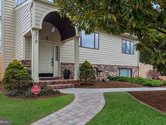 3rd image of 218 Lees Ln