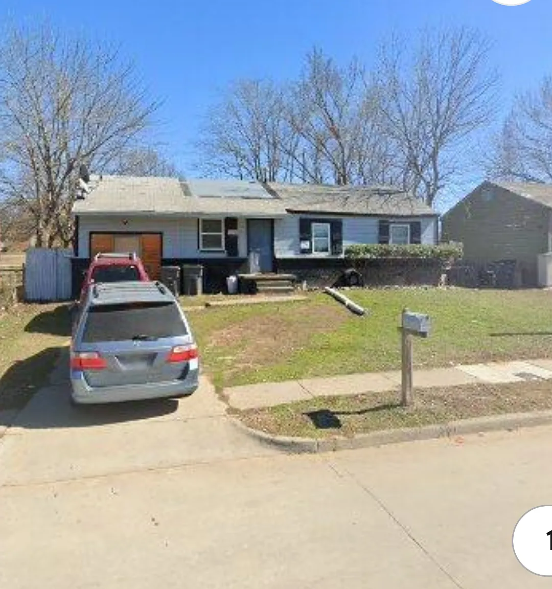 3 bed, 888 sqft, $900 — Photo 1