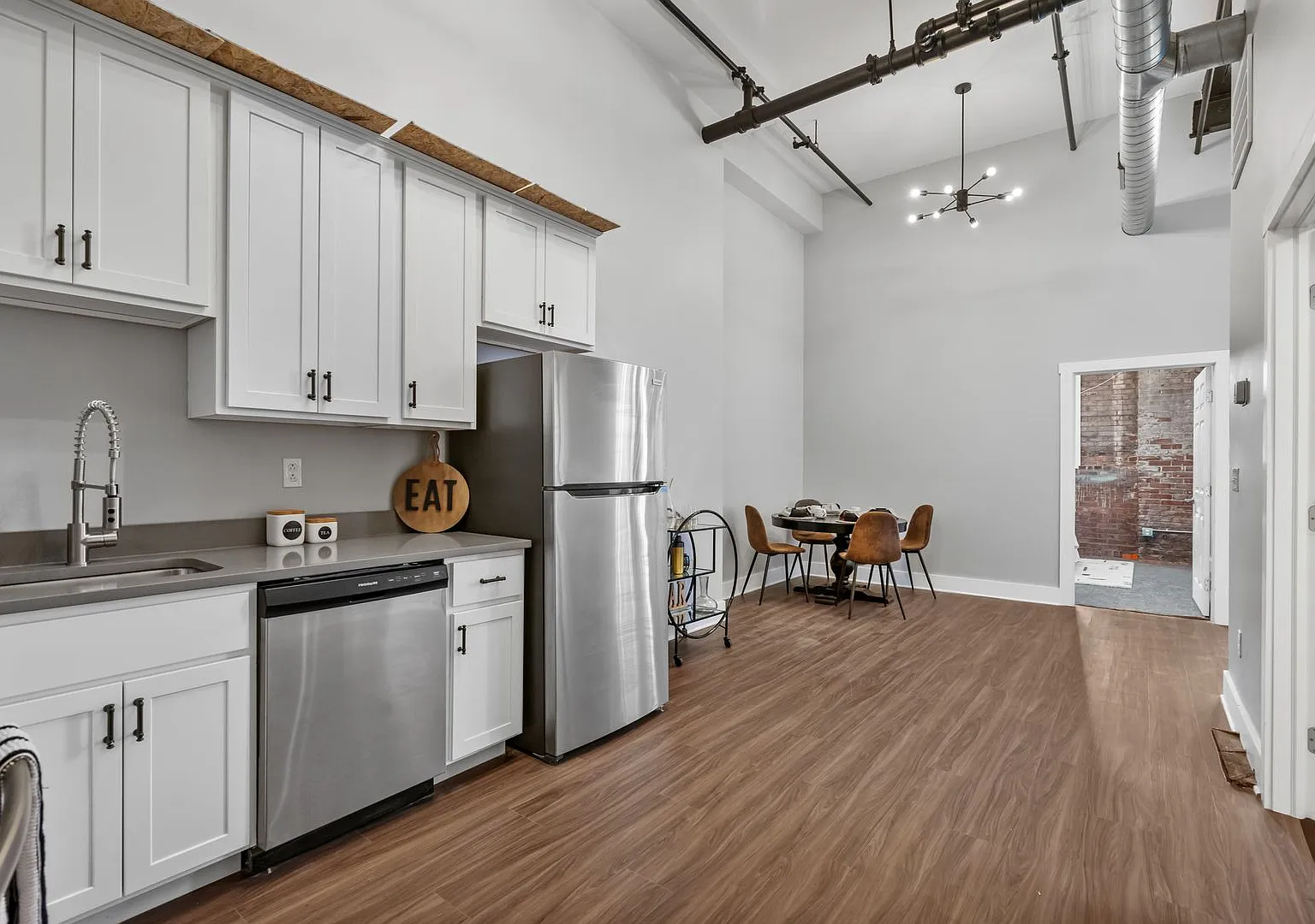 New South Side Apartments at 905 Bingham — Photo 2