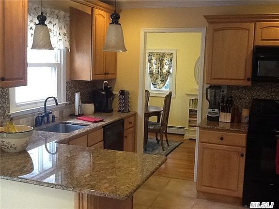 4th image of 32 Colony Dr