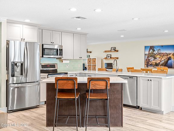 4th image of 202 S Palm Ave
