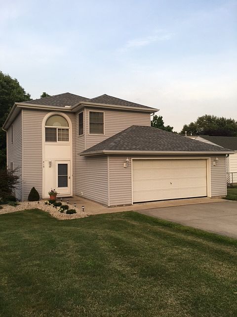 1st image of 415 Willow Ln