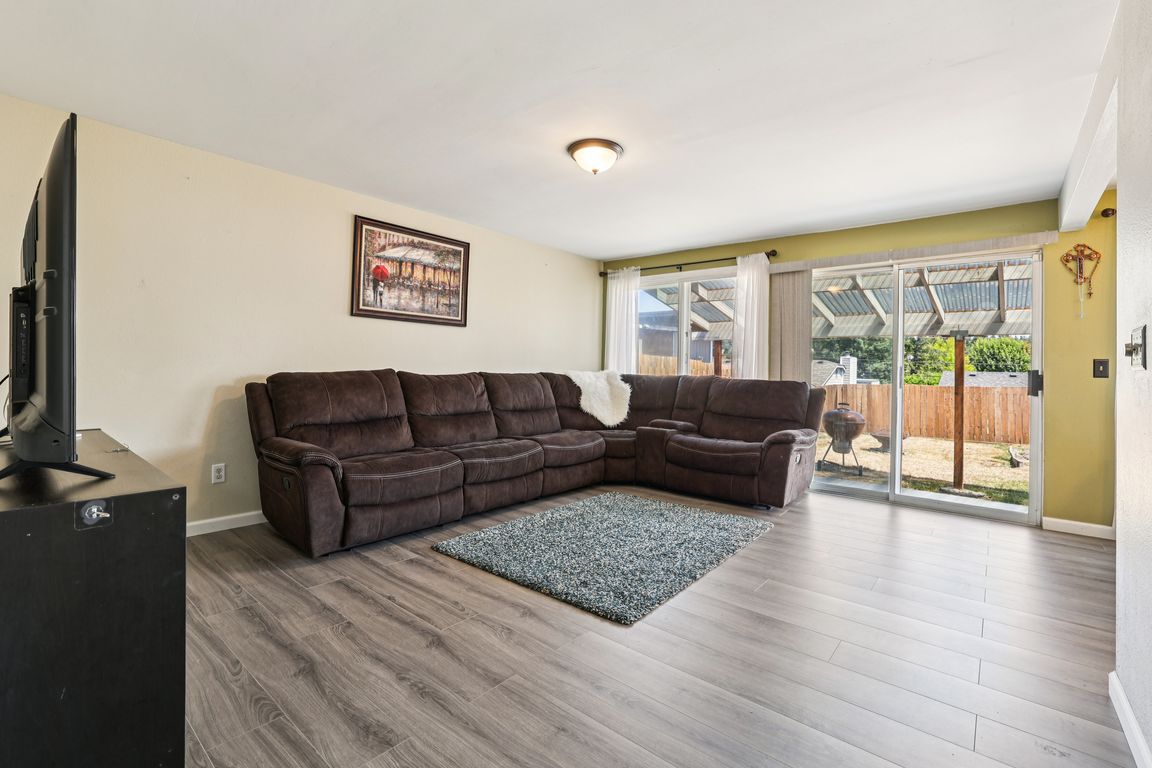 15th Ave-S2307-008.jpg