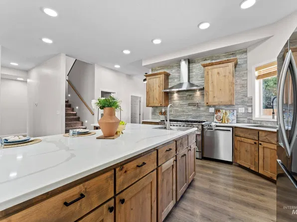 8819 W Holbrook Ave, Boise, ID 83704