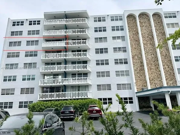 401 NE 14th Ave APT 602, Hallandale, FL 33009