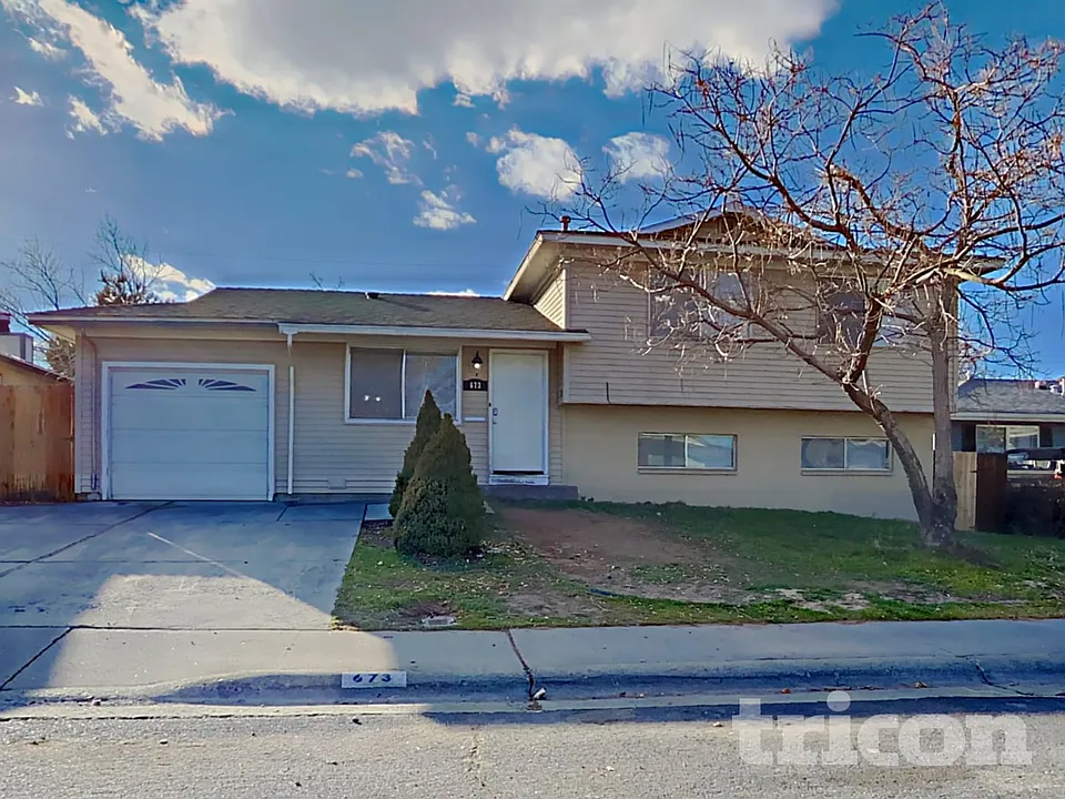 673 James Ln
