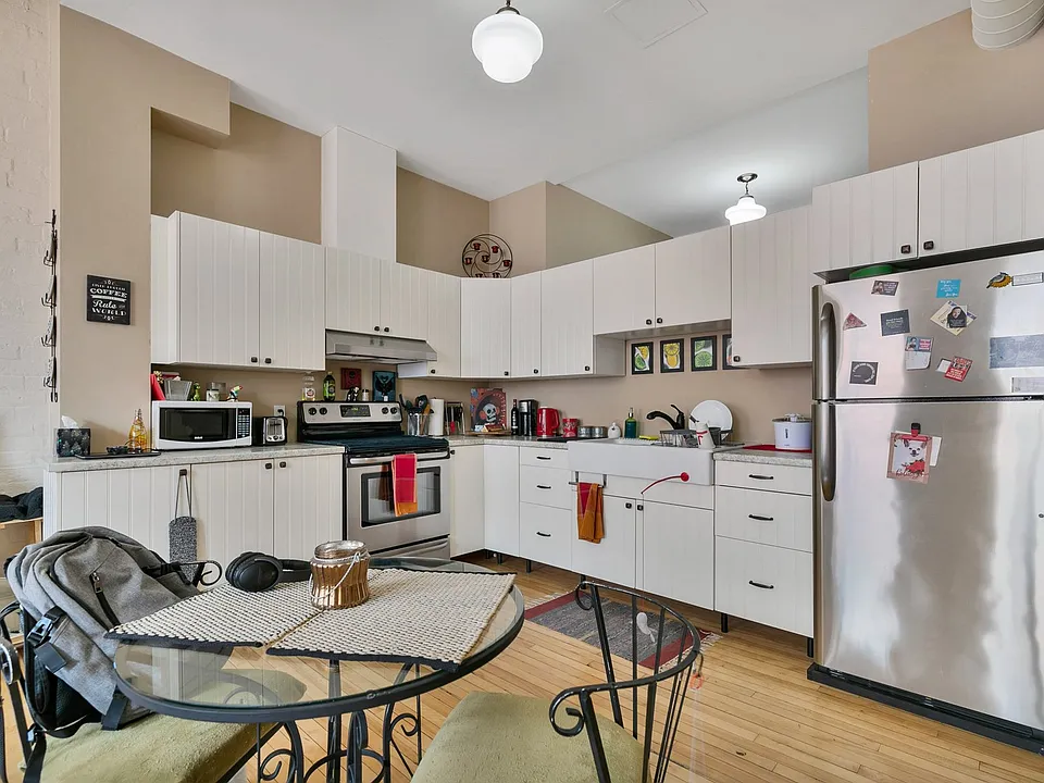 38 Ainslie St N #37