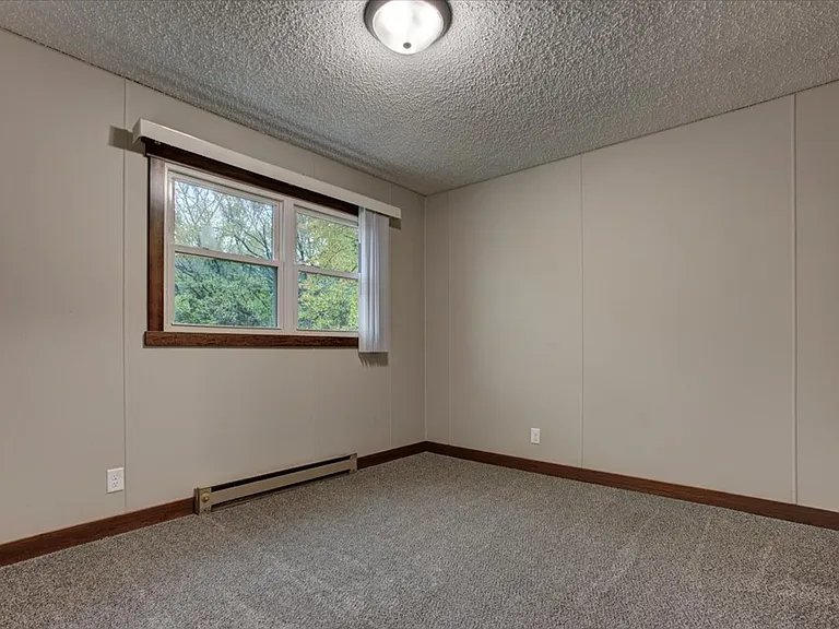 1703 S Broadway St — Photo 32