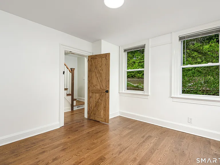 560 Manchester Rd — Photo 14