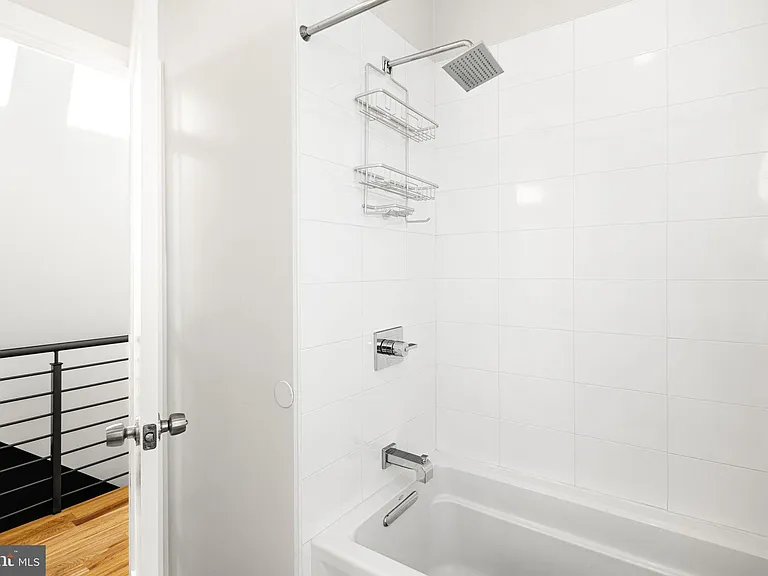 842 N Leithgow St — Photo 20