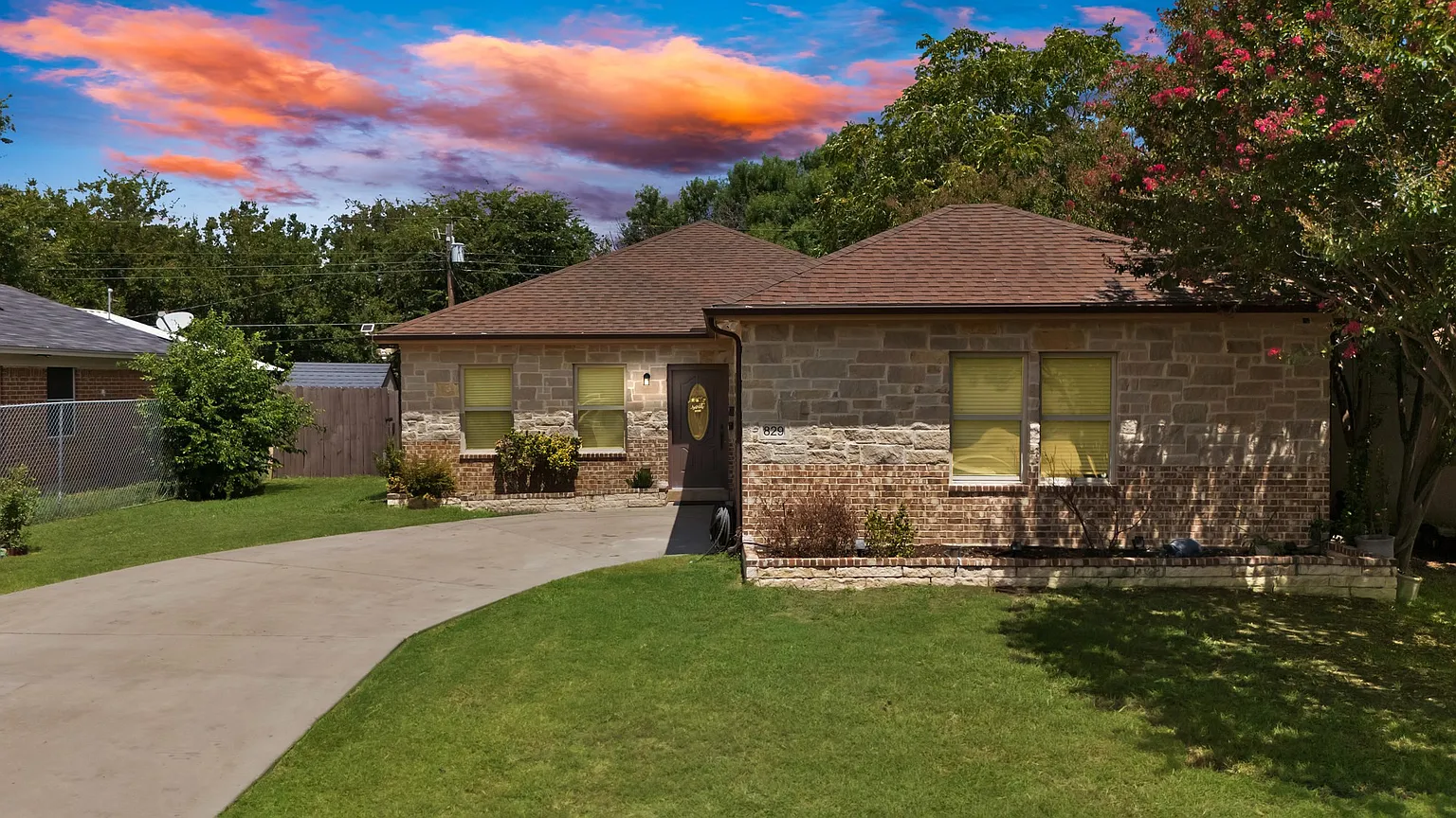 829 Lexington Dr photo 1