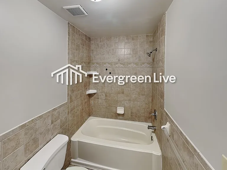 3260 Russell St — Photo 18