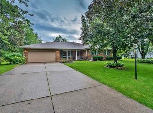 19737 244th Ave, Bettendorf, IA 52722